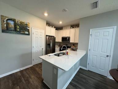 Main picture of 7826 Merchants Way