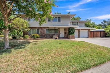 Main picture of 4944 Crestwood Way