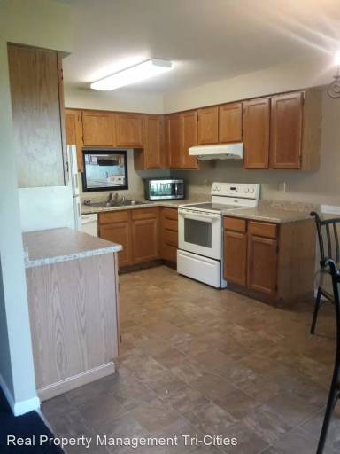 Main picture of 3121 W Hood Ave