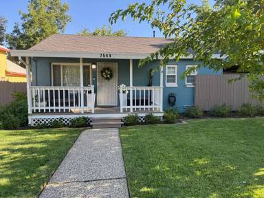 Main picture of 7544 Linden Ave
