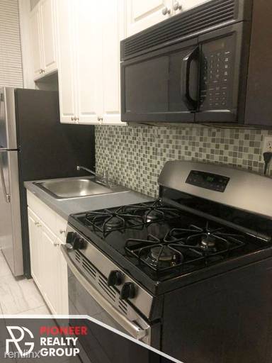 Main picture of 1017 W Byron St