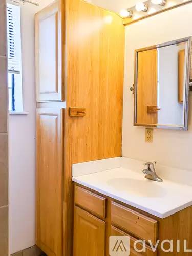 Main picture of 902 W Craig Pl