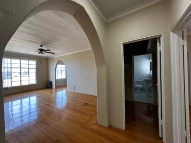 Main picture of 2208 Carroll St