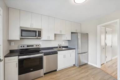 Main picture of 412 N 75th St