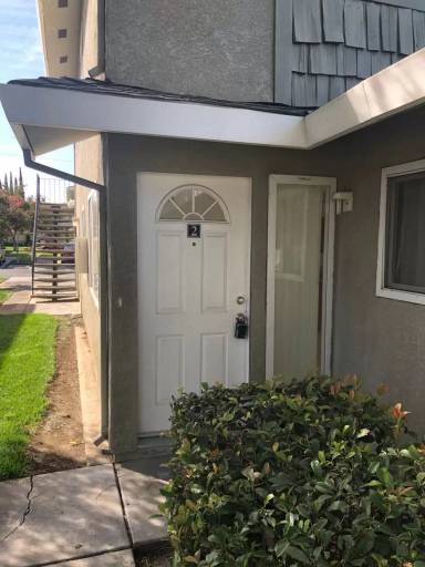 Main picture of 2136 Chrysler Dr