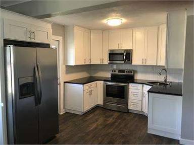 Main picture of 815 Broadway Blvd