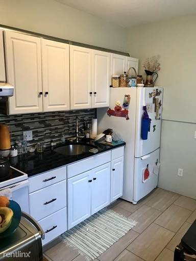Main picture of 274 Lexington St