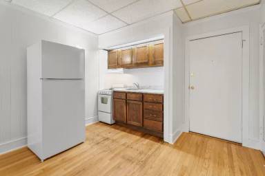 Main picture of 1440 W Howard St