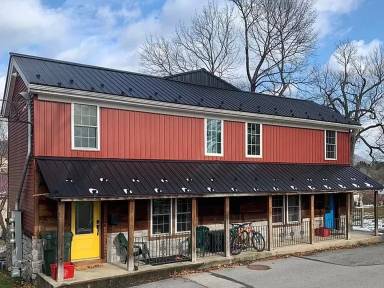 Main picture of 323 E Pike St