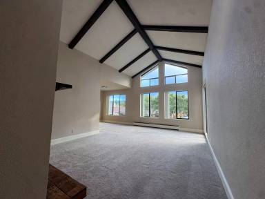 Main picture of 500 Poplar Ave
