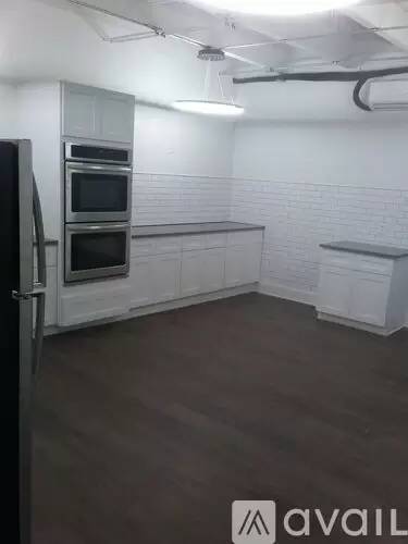 Main picture of 1000 University Pkwy