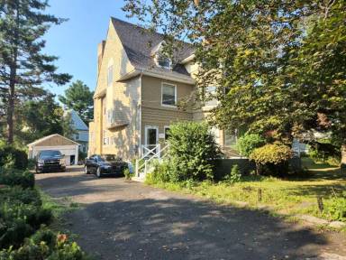 Main picture of 4 Manhattan Ave