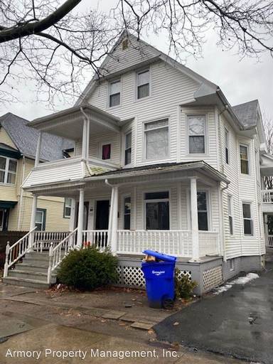 Main picture of 138 Yale St