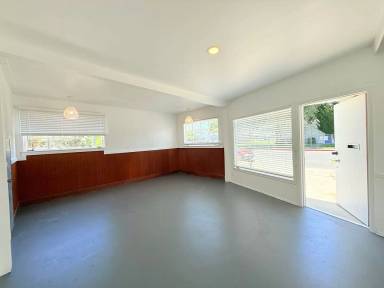 Main picture of 619 W Cypress Ave