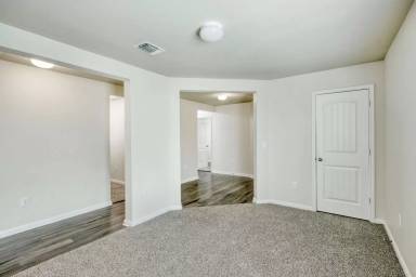 Main picture of 245 Voss