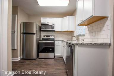 Main picture of 5005 S 42nd St