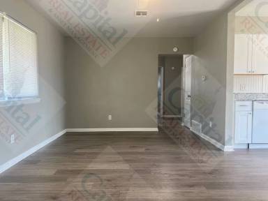Main picture of 402 W Curtis Dr