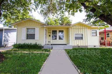 Main picture of 2818 E Houston St