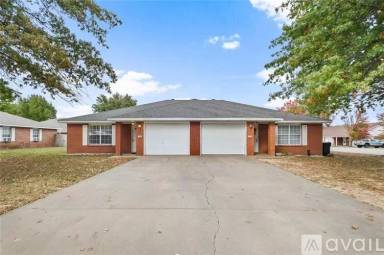 Main picture of 707 E Kara Ln