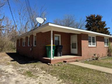Main picture of 705 Roanoke Ave