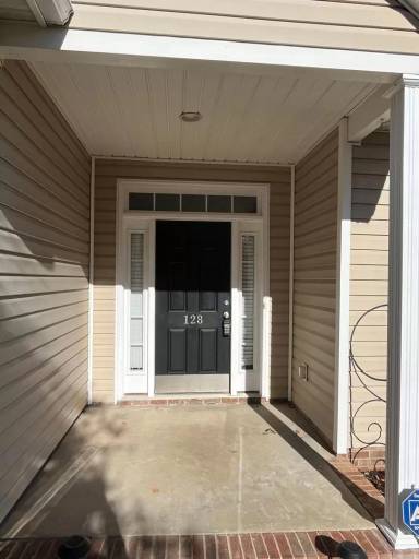 Main picture of 128 Wild Thorn Ln