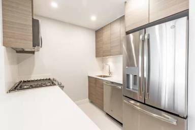 Main picture of 236 W 48th St