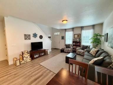 Main picture of 263 E Kirsten Ln