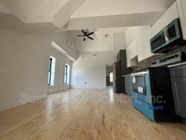 Main picture of 205 Summer St