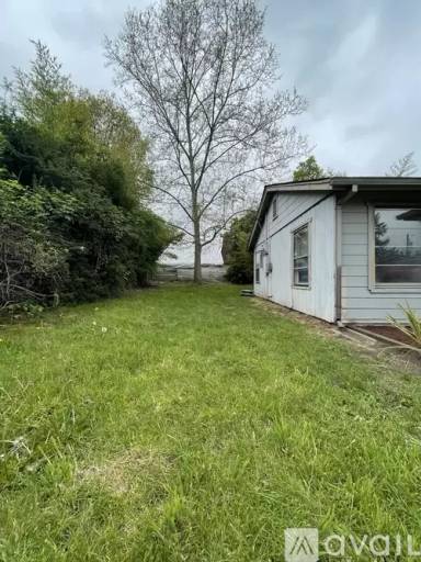 Main picture of 1293 SE Grandview Ave