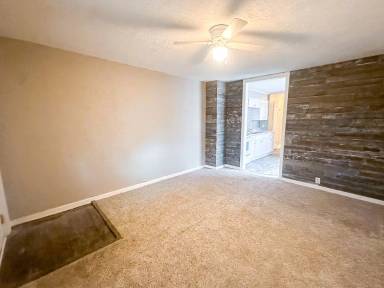 Main picture of 253 S Dearborn St