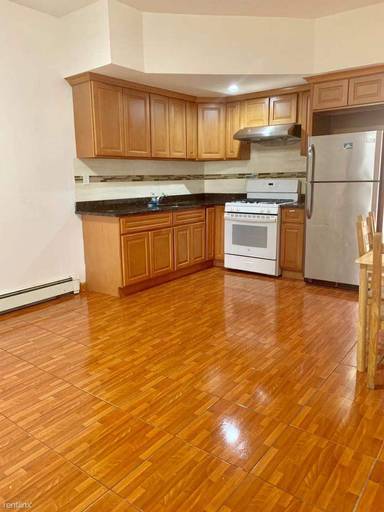 Main picture of 2823 W 15th St