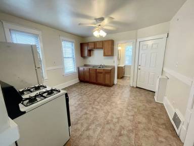 Main picture of 2653 S 15th Pl