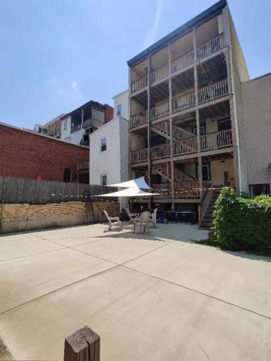 Main picture of 3024 Pulawski Way