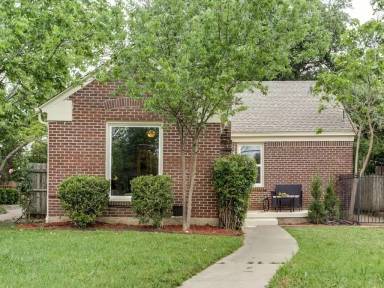 Main picture of 2621 Benbrook Blvd