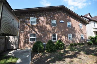 Main picture of 1393 Summit St