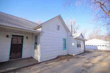 Main picture of 2405 SE Pennsylvania Ave