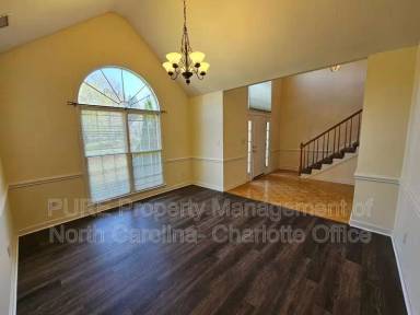 Main picture of 151 Woodfern Pl