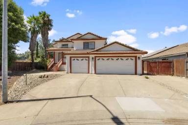 Main picture of 1990 White Oak Dr