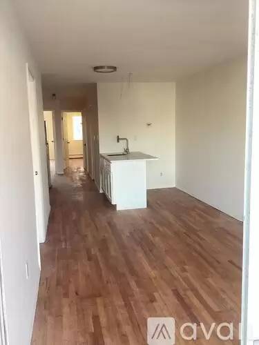 Main picture of 99 Ferry St