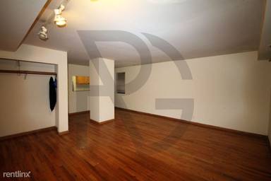 Main picture of 2326 N Southport Ave