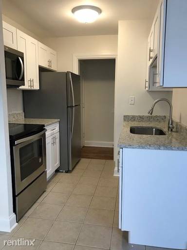 Main picture of 1441 W Howard St