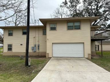 Main picture of 631 Live Oak Dr
