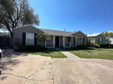 Main picture of 2701 32nd St