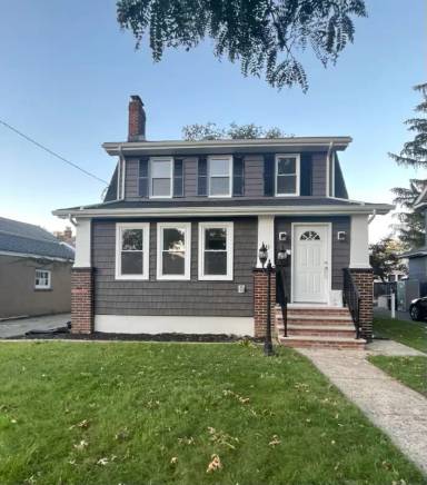 Main picture of 181 W Stearns St