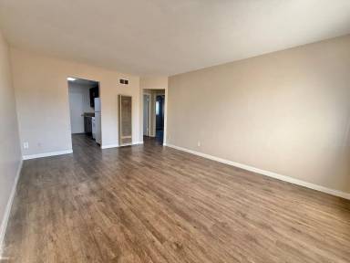 Main picture of 6627 1/2 Amherst St