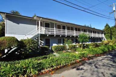 Main picture of 25 Willow Ave