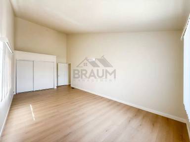 Main picture of 5245 Riverton Ave