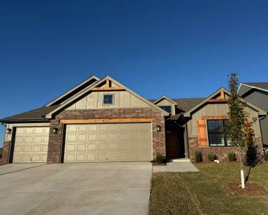 Main picture of 15200 E 90th Pl N