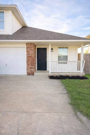 Main picture of 1305 N Willow Dr