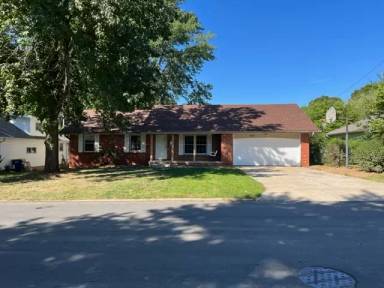 Main picture of 3737 S Franklin Ave